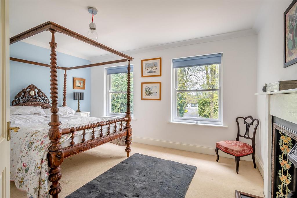 8593517-interior40.jpg