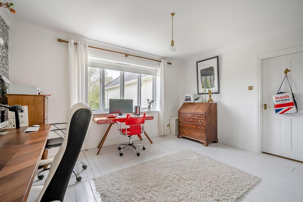 8593517-interior38.jpg