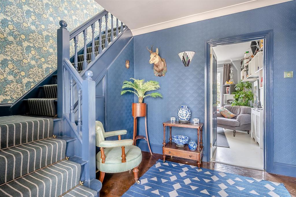 8593517-interior27.jpg