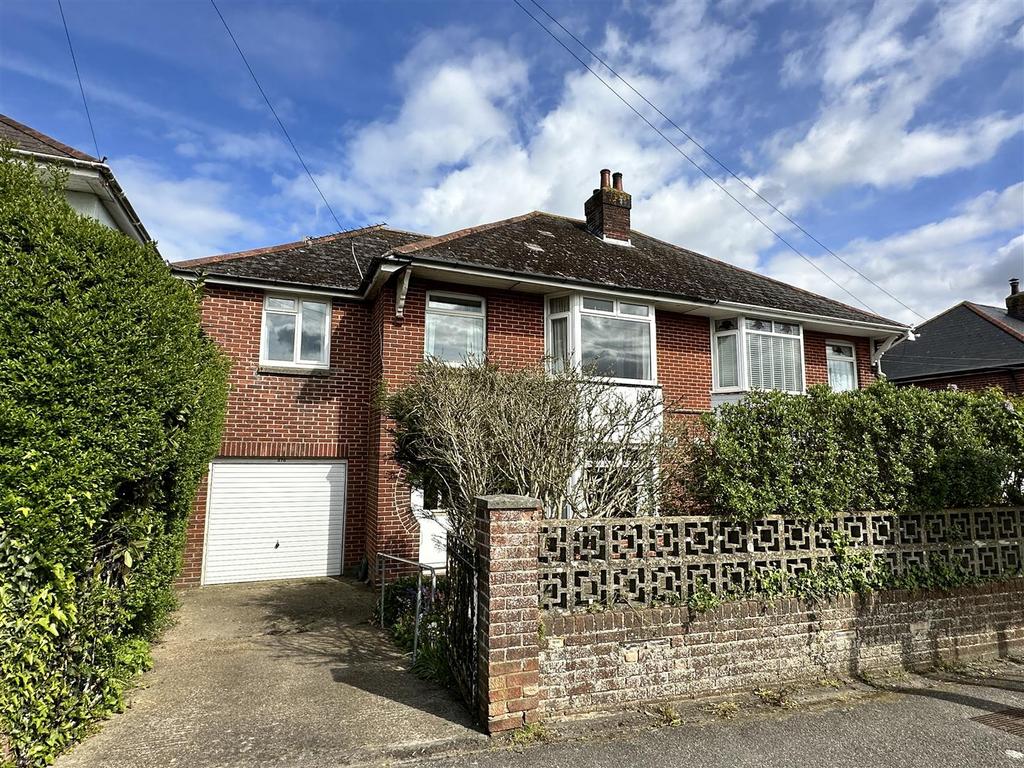 Newport Road, Cowes 4 bed semidetached house for sale £325,000