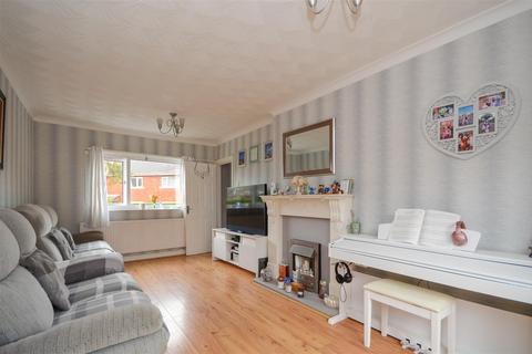 2 bedroom semi-detached house for sale, Dimplewells Road, Ossett WF5