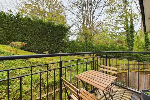 Flat 8, 4 Woodcote Valley Road, Purley, CR8 3AG