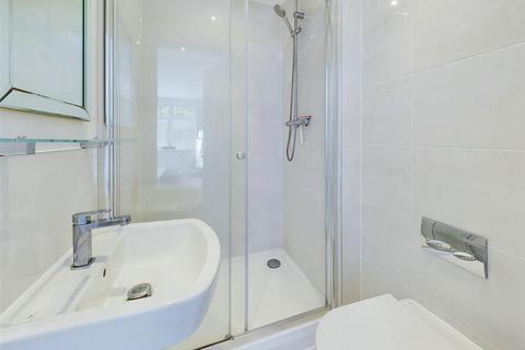 Flat 8, 4 Woodcote Valley Road, Purley, CR8 3AG