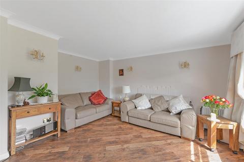 10 Leney Road, Wateringbury, Maidstone, ME18 5DQ