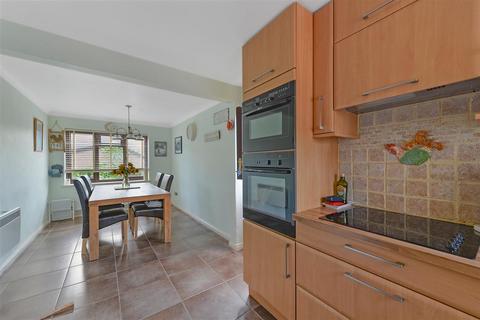 10 Leney Road, Wateringbury, Maidstone, ME18 5DQ