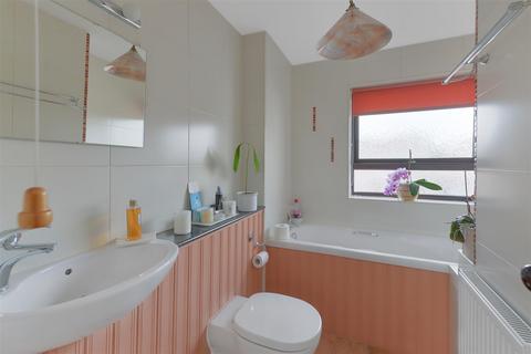10 Leney Road, Wateringbury, Maidstone, ME18 5DQ