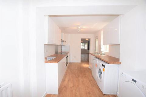 3 bedroom terraced house to rent, Donkin Hill, Caversham, Reading