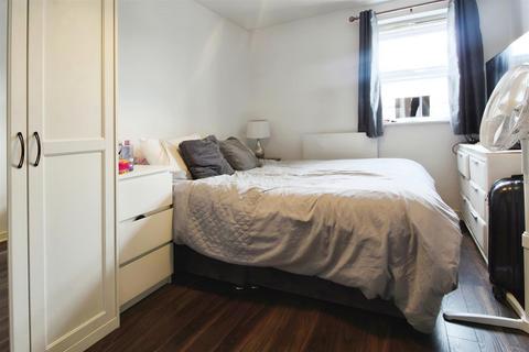 2 bedroom flat for sale, Holyhead Mews, Cippenham