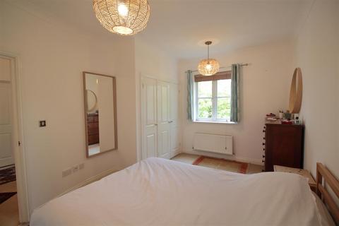 2 bedroom apartment to rent, John Conway House, London SW2