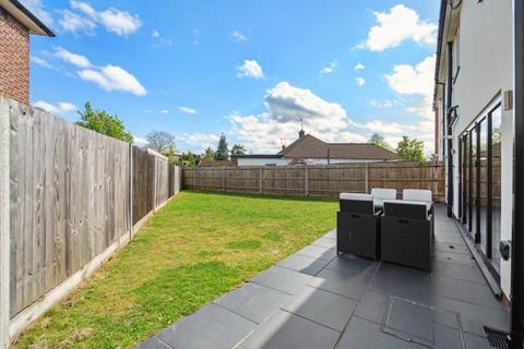77 Ferncroft Avenue, Ruislip, HA4 9JE