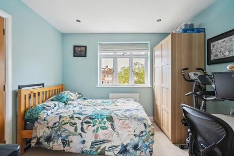 77 Ferncroft Avenue, Ruislip, HA4 9JE