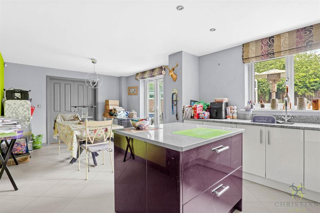 Wisteria Drive, Evesham WR11 4 bed detached house for sale £450,000