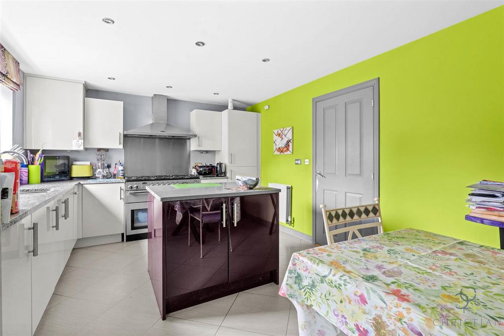 Wisteria Drive, Evesham WR11 4 bed detached house for sale £450,000