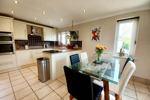 45 Lantern Close, Berkeley, GL13 9DE