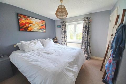 45 Lantern Close, Berkeley, GL13 9DE
