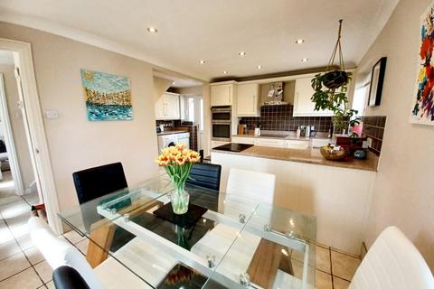 45 Lantern Close, Berkeley, GL13 9DE