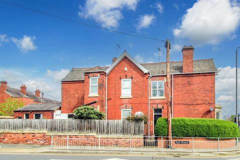 4 bedroom end of terrace house for sale, Park Avenue, Wakefield WF2
