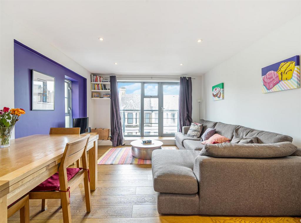 Willesden Lane, London, NW6 2 bed flat for sale £450,000