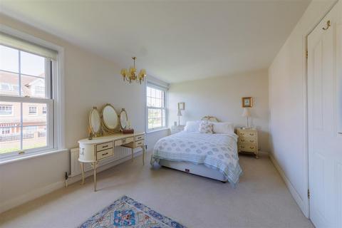 3 bedroom house for sale, Regency Lodge, Weybridge KT13