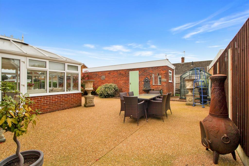 Thirlmere Close, Thirsk YO7 2 bed detached bungalow for sale £310,000