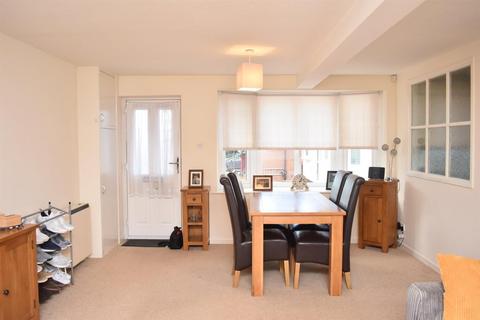 2 bedroom flat to rent, Weston Court, Shavington, Crewe