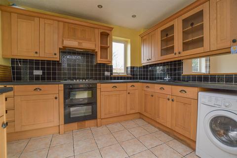 3 bedroom terraced house to rent, Eskdale, St. Albans