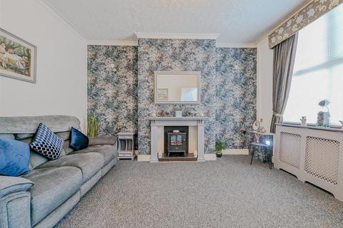 2 bedroom end of terrace house for sale, Firs Lane, Leigh