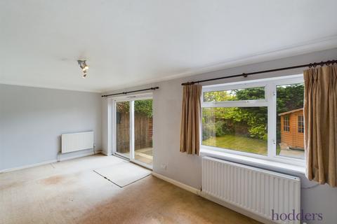 28 Crofton Close, Ottershaw, Chertsey, KT16 0LR