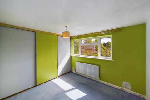 28 Crofton Close, Ottershaw, Chertsey, KT16 0LR