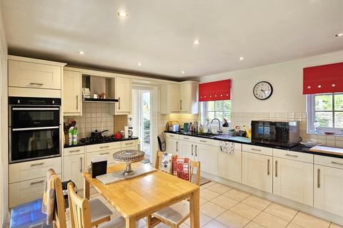 34 Mount Bennett Road, Tywardreath, Par, PL24 2QX