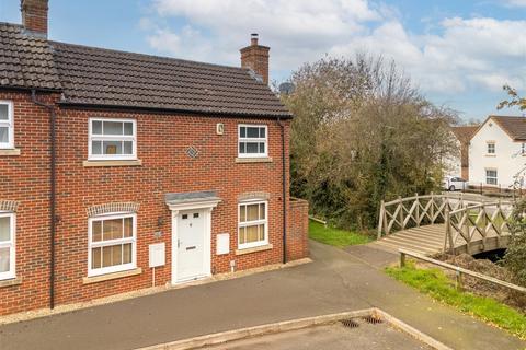 2 bedroom end of terrace house for sale, Paddock Close, Aylesbury HP19