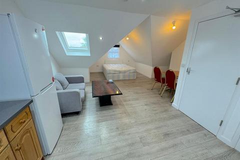 1 bedroom flat to rent, Catherine Gardens, Hounslow TW3