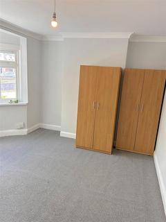 2 bedroom flat to rent, Argyle Avenue, Hounslow TW3