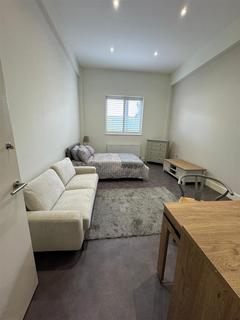 2 bedroom flat to rent, Blackburn Road, London NW6