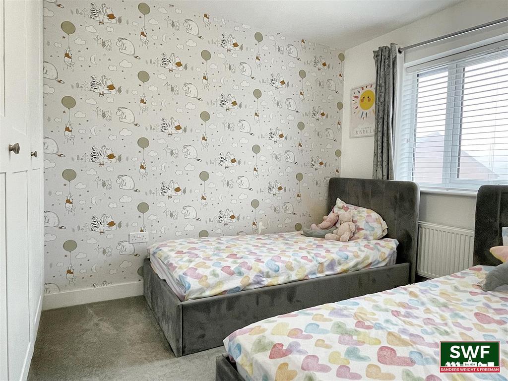 Bed2 (8).jpg
