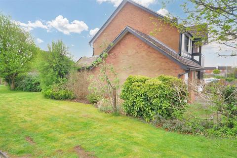 4 bedroom detached house for sale, Fernie Close, Stone