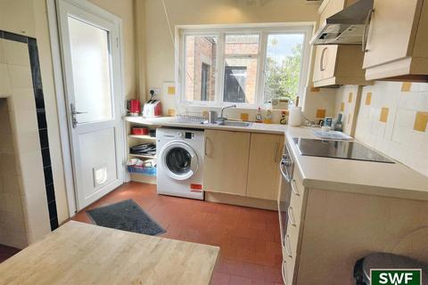 3 bedroom semi-detached house for sale, Canterbury Road, Penn