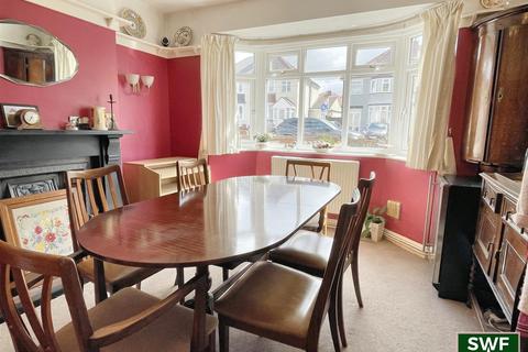 113 Canterbury Road, Penn, Wolverhampton, WV4 4EQ