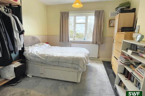 113 Canterbury Road, Penn, Wolverhampton, WV4 4EQ