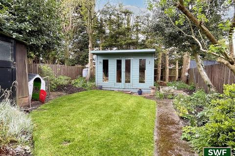 113 Canterbury Road, Penn, Wolverhampton, WV4 4EQ
