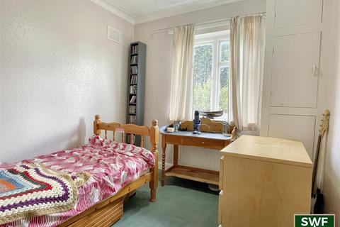 113 Canterbury Road, Penn, Wolverhampton, WV4 4EQ