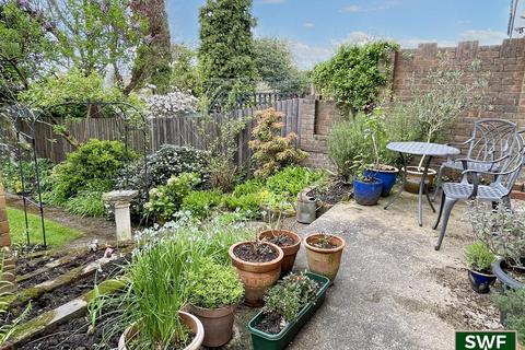 113 Canterbury Road, Penn, Wolverhampton, WV4 4EQ