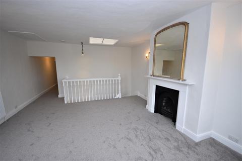 3 bedroom terraced house to rent, South Street, Durham