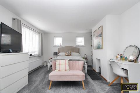 3 bedroom chalet for sale, Downham Road, Wickford