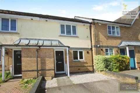 3 bedroom terraced house to rent, Station Avenue, Wickford