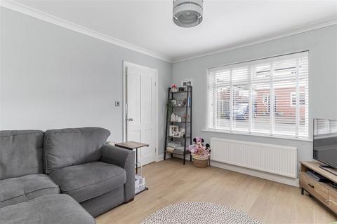 72 Broadgate Walk, Horsforth, Leeds, LS18 4HB