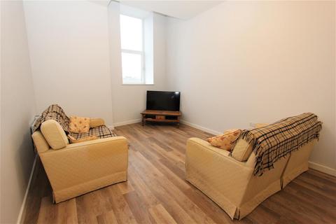 2 bedroom flat to rent, Tate House, New York Road