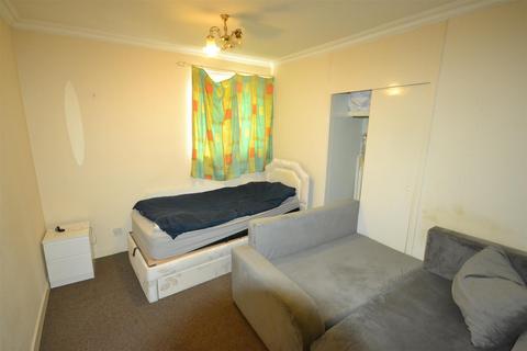 2 bedroom apartment for sale, Lyndwood Court, Stoughton Road, Leicester