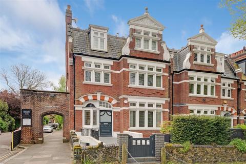 3 bedroom flat for sale, Belsize Avenue, Belsize Park NW3