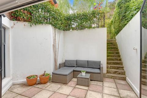 3 bedroom flat for sale, Belsize Avenue, Belsize Park NW3